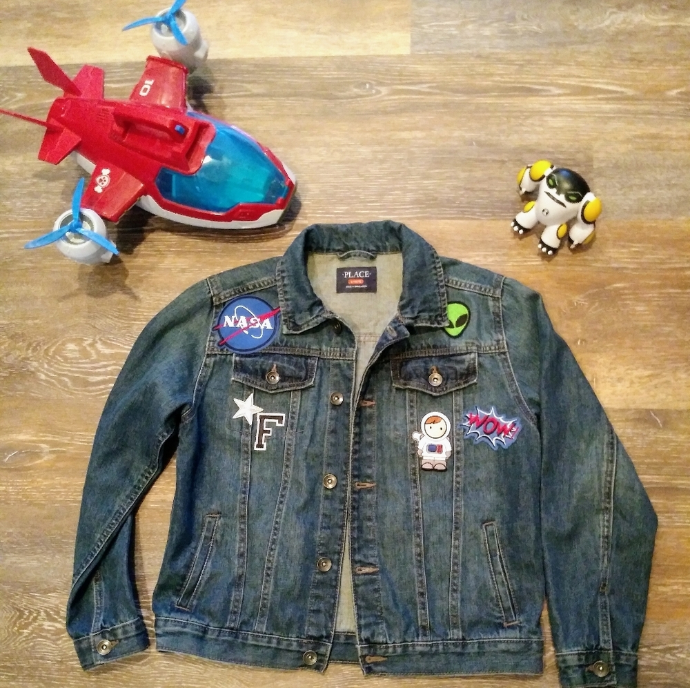 Children'sPlacedenim jacket decorated with patches